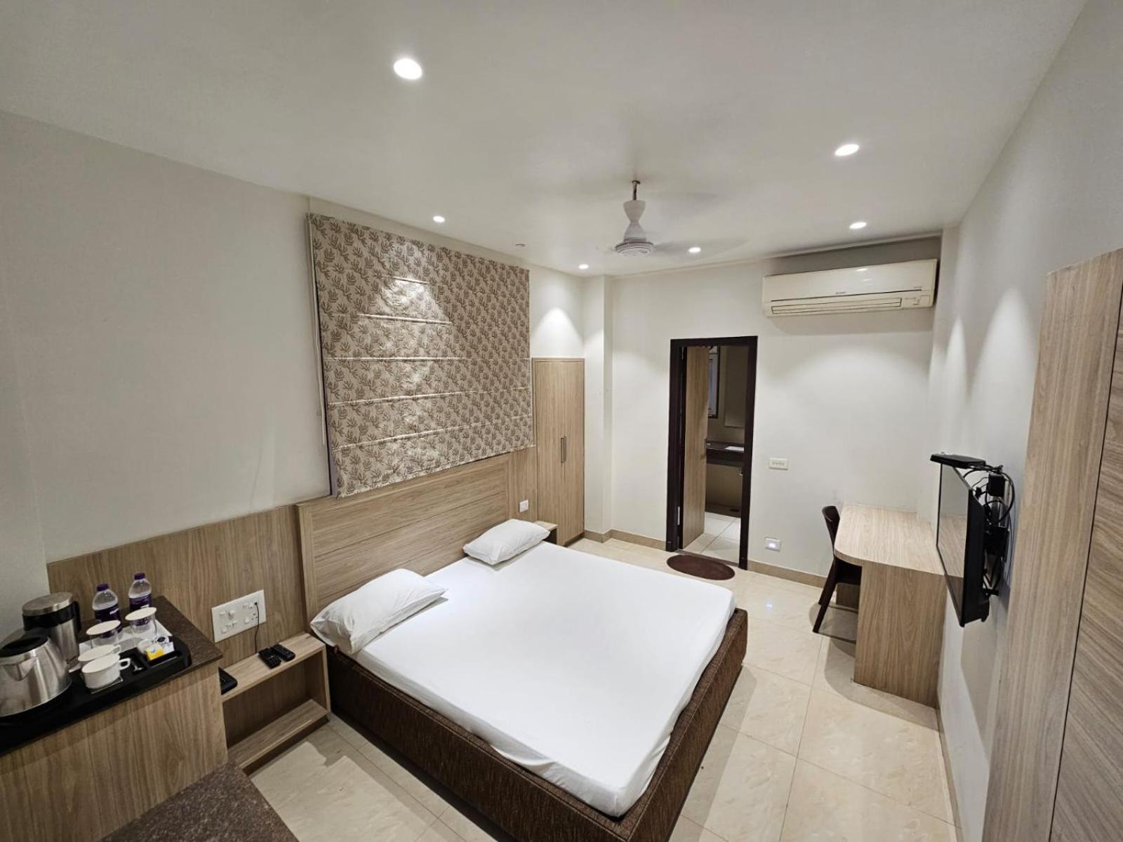 Hotel Bagla Atithi Banaras Варанаси Екстериор снимка