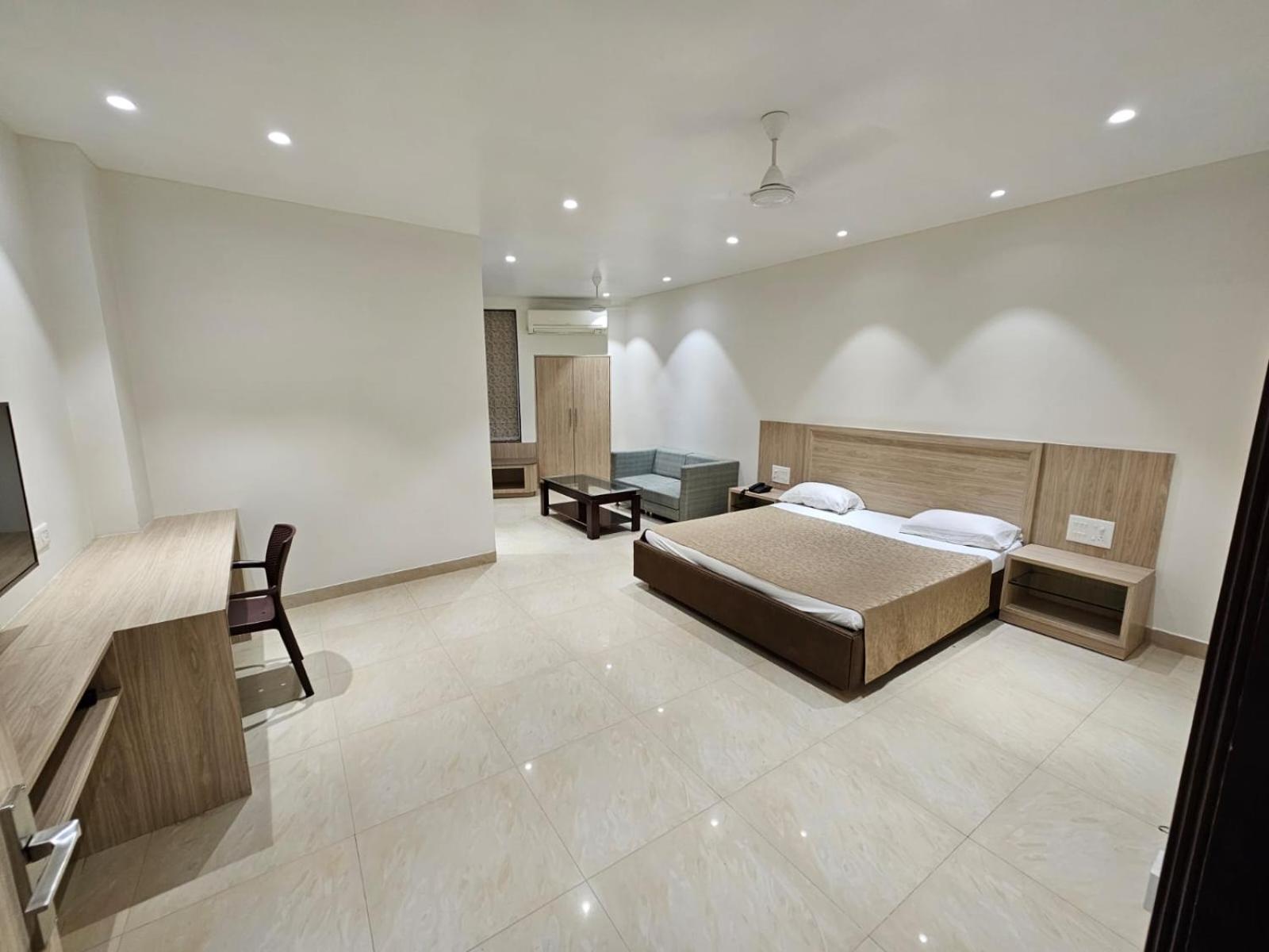 Hotel Bagla Atithi Banaras Варанаси Екстериор снимка