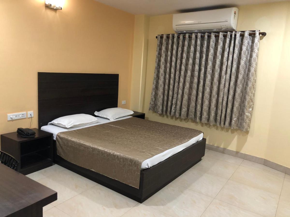 Hotel Bagla Atithi Banaras Варанаси Екстериор снимка